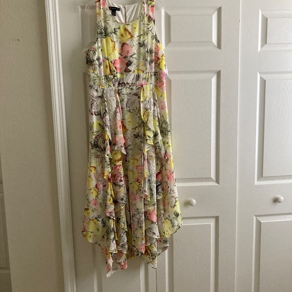 Summer dress - Picture 1 of 4